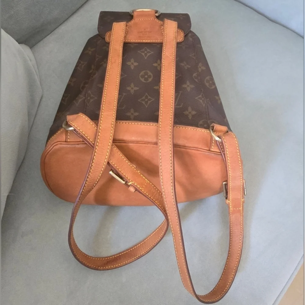 LOUIS VUITTON Montsouris MM Backpack Monogram Canvas - Picture 5 of 17